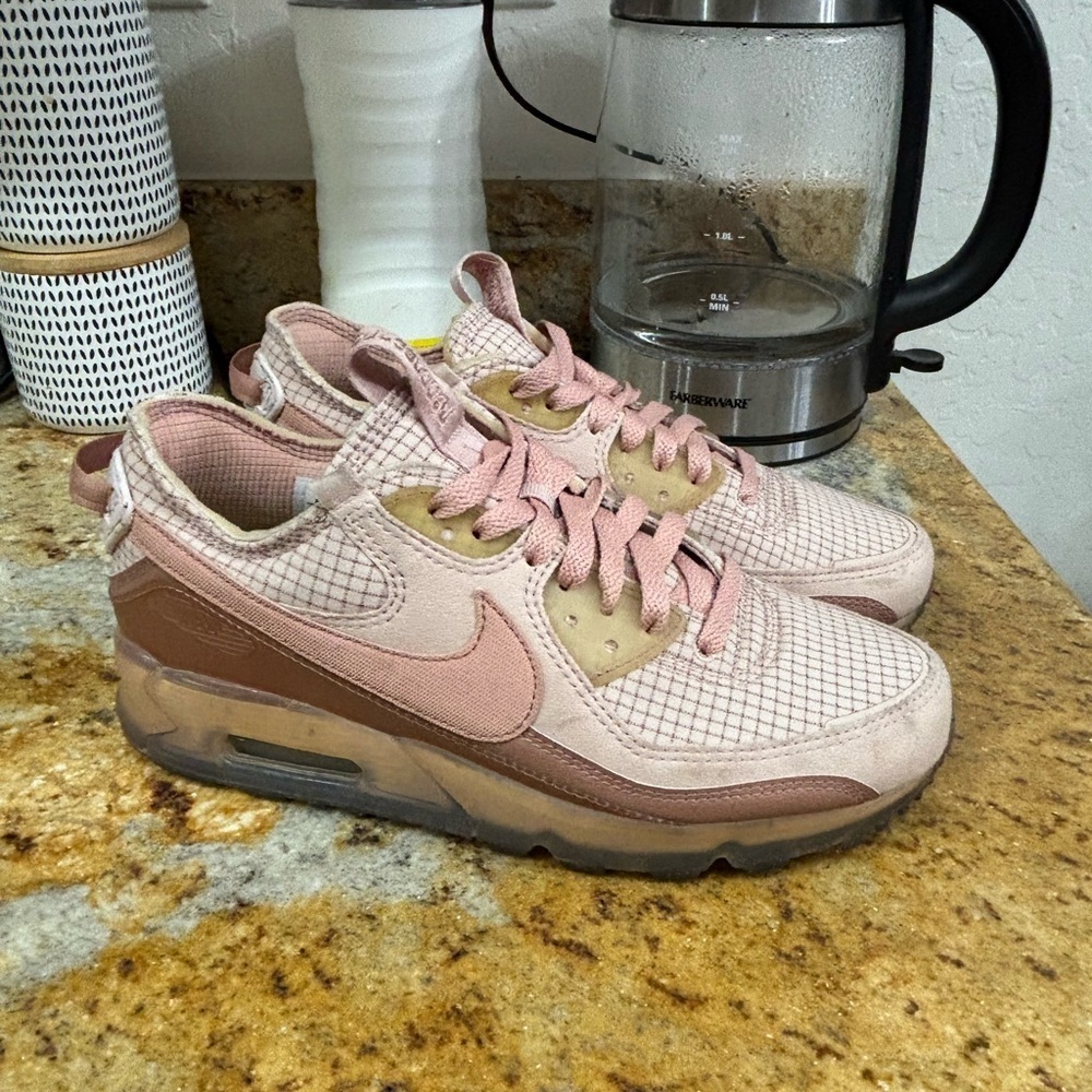 Nike Women's air max 90 size 8